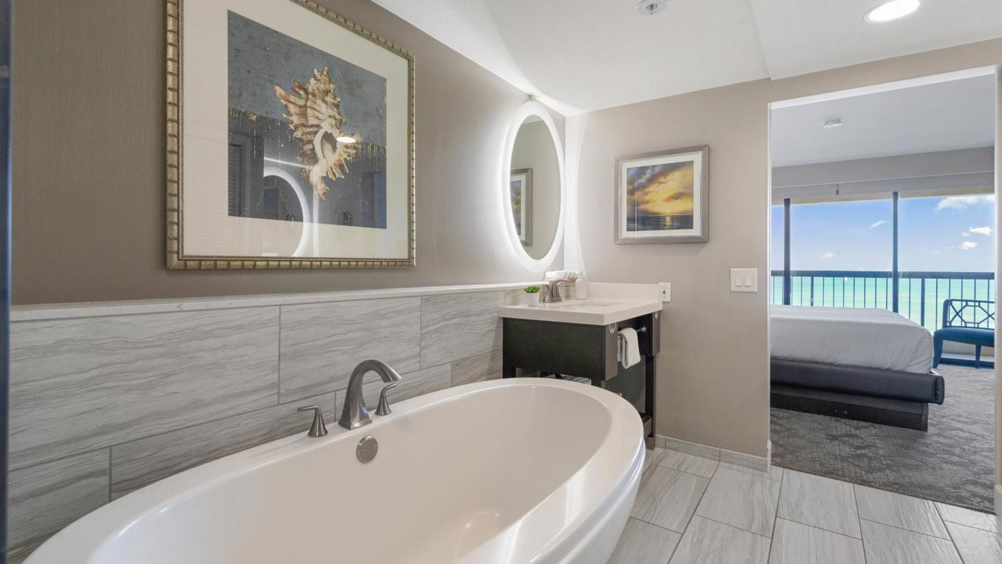 Luxury Oceanfront 2 Bedroom Apartment At Waikiki Beach Tower Honolulu Exteriör bild
