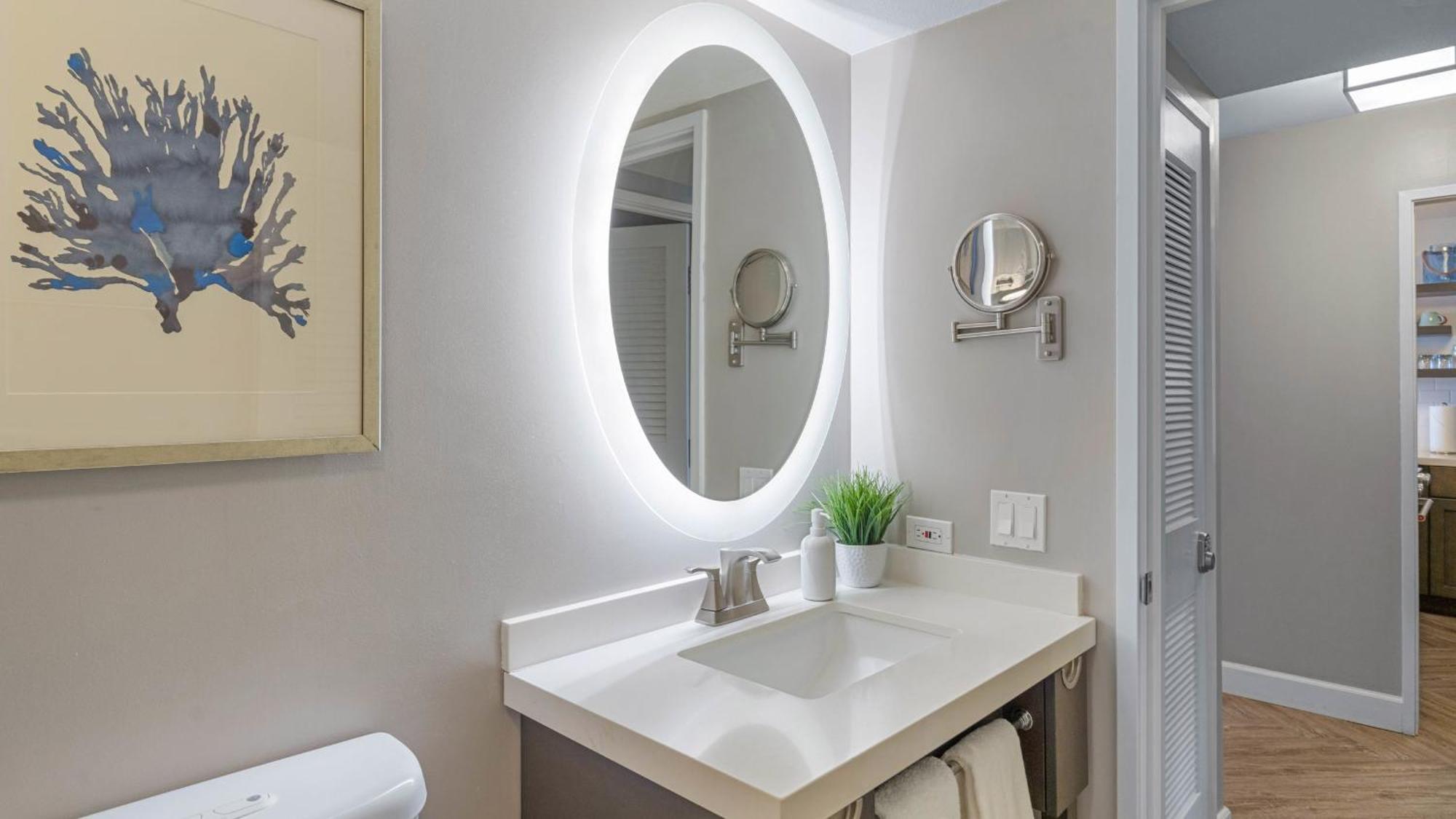 Luxury Oceanfront 2 Bedroom Apartment At Waikiki Beach Tower Honolulu Exteriör bild